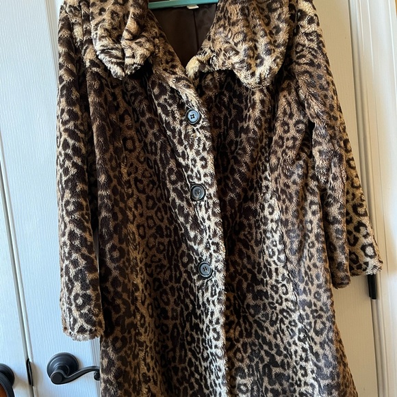Chic Leopard Print Coat - Picture 6 of 6